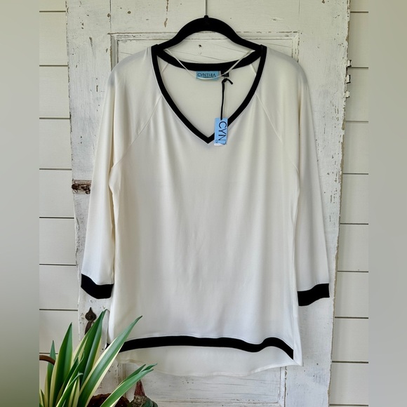 CYNTHIA ROWLEY, NWT, WHITE TOP WITH CONTRASTING BLACK TRIM. V-NECK. SIZE S - Picture 1 of 10
